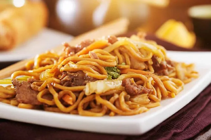 Beef lo mein noodles